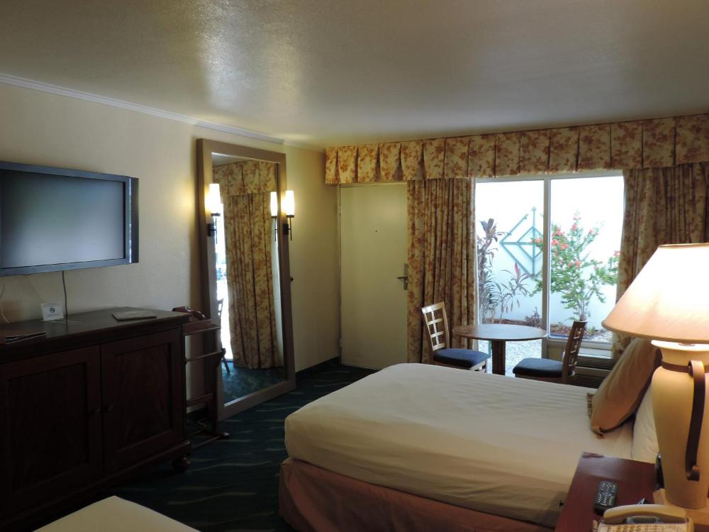 Queen Room with Two Queen Beds interior